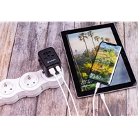 Verbatim UTA-02 Universal Travel Adapter with 1 x USB-C PD 20W / 1 x USB-A QC 3.0 - Image 4