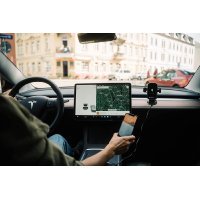 Verbatim FWC-02 Qi Fast Wireless Car Charger, 360 Degrees Rotatable, Three Mounting Options: Vent Holder, Suction Cup On Dashboard, Or Front Window - Image 4